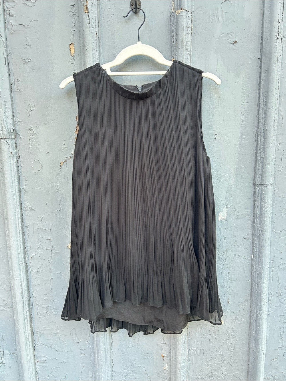 Club Monaco Pleated black sleeveless blouse, M